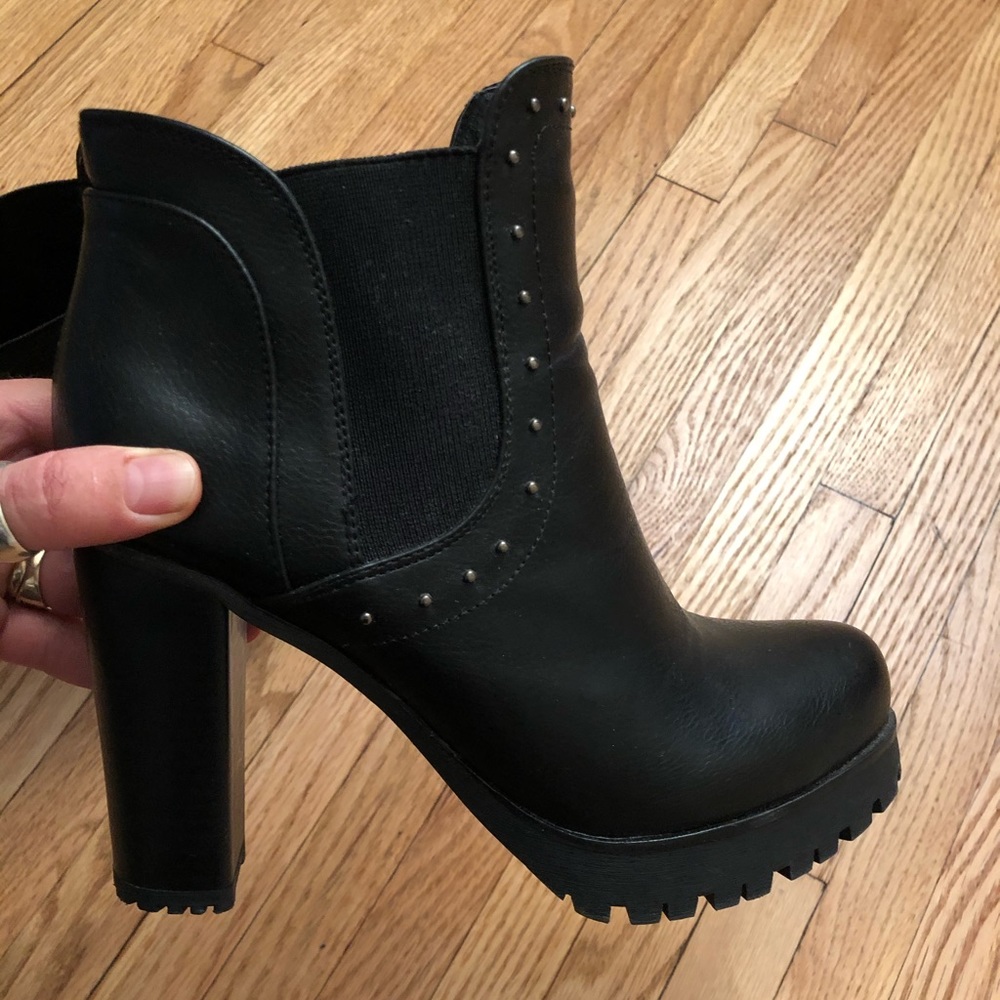 Black woman boots from Zuiki Italin brand,